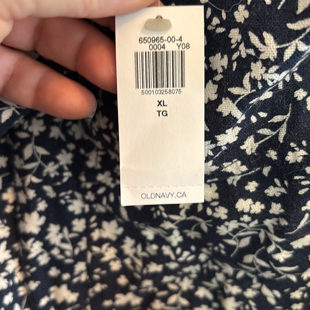 BNWT old navy linen blend jumpsuit. Size XL. Navy and white floral. - Picture 3 of 8